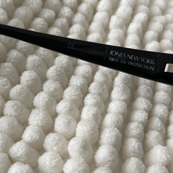 Jones New York. Sunglasses. - Picture 3 of 4